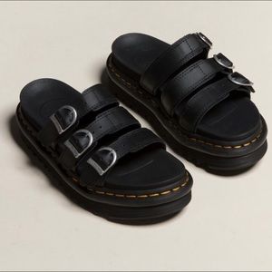 SIZE 8 dr.Martens blaire slide sandal